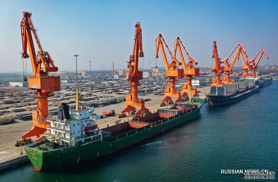 В январе-ноябре 2019 года грузооборот через порты в Китае вырос на 8,3 процента