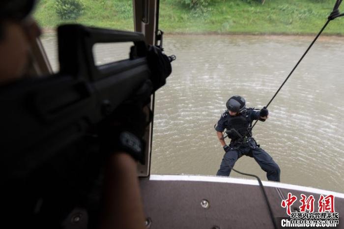 图为实战大练兵现场。重庆市公安局供图
