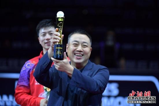 中国乒乓球协会主席刘国梁出席颁奖仪式。中新社记者 陈文 摄