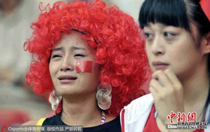 2008年奥运会刘翔退赛后，现场观众黯然神伤。图片来源：Osports全体育图片社